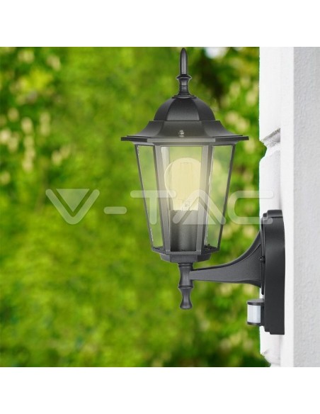 V-TAC VT-751 7070 Lanterne murale LED avec douille E27 (Max 60W) avec détecteur de mouvement Couleur noire IP44