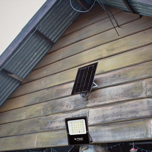 Faro LED 20W con pannello solare e...
