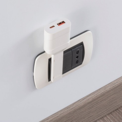 Ultraplatte adapterstekker 10A/USB...