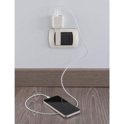 Ultraplatte adapterstekker 10A/USB...